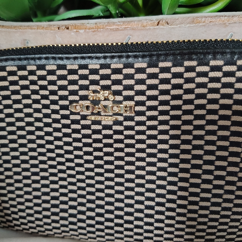 👛Coach Legacy Corner Zip Wristlet F13311 NWOT - Picture 5 of 9